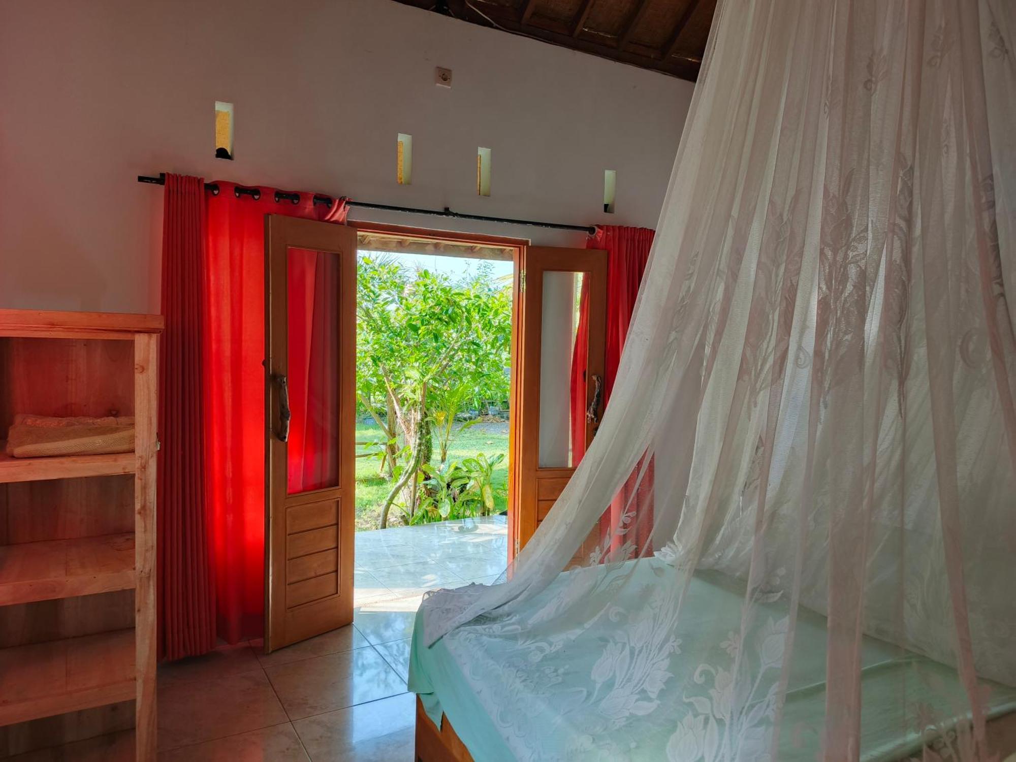 Friend House Stay & Surf Airsatang Экстерьер фото